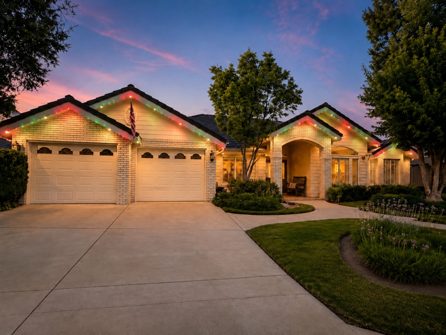Red and green roofline lighting