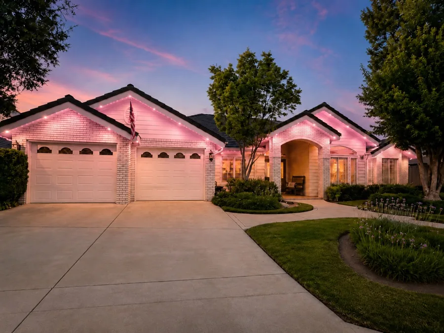 Pink roofline lighting